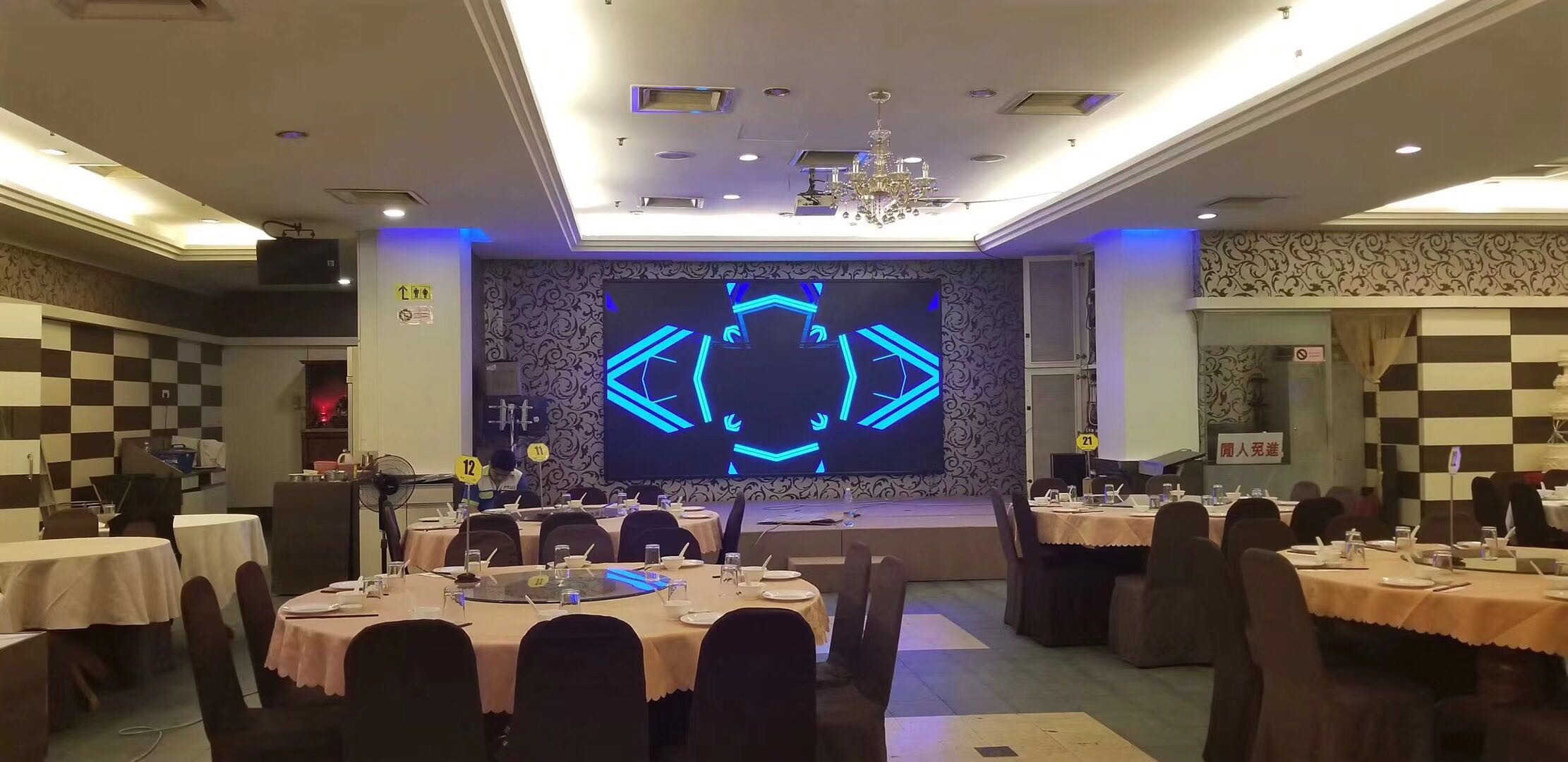 Hot Sale Professional Lower Price Indoor P2.5 led display screen