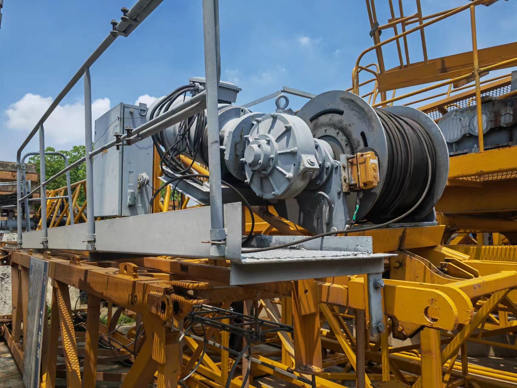 6tons Used Tower Crane with L46A1 Mast Section for 11 Layer Building Project