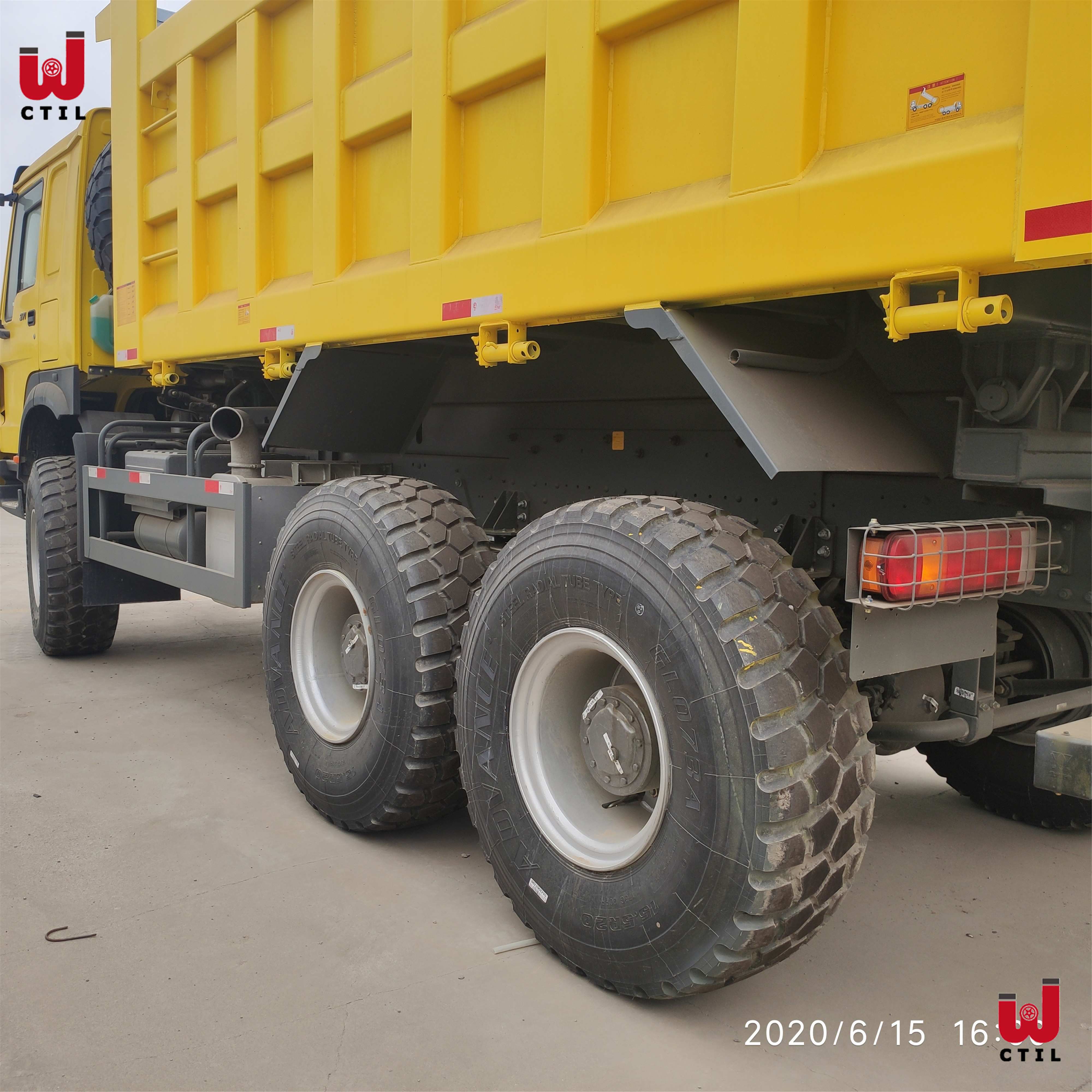 6x6 dump truck