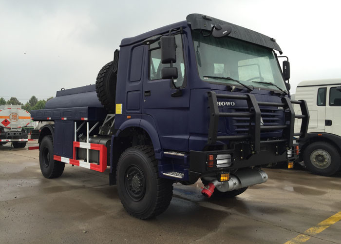 4X4 Off Road Oil Tank Trucks / Edible Oil Transport Truck Hydraulically Clutch