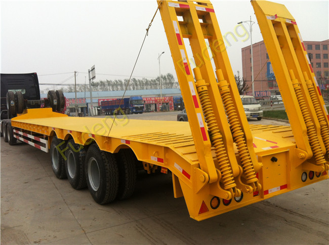 SKD Type Low Base Trailer , Machine Carrying Gooseneck Truck Low Bed Trailer