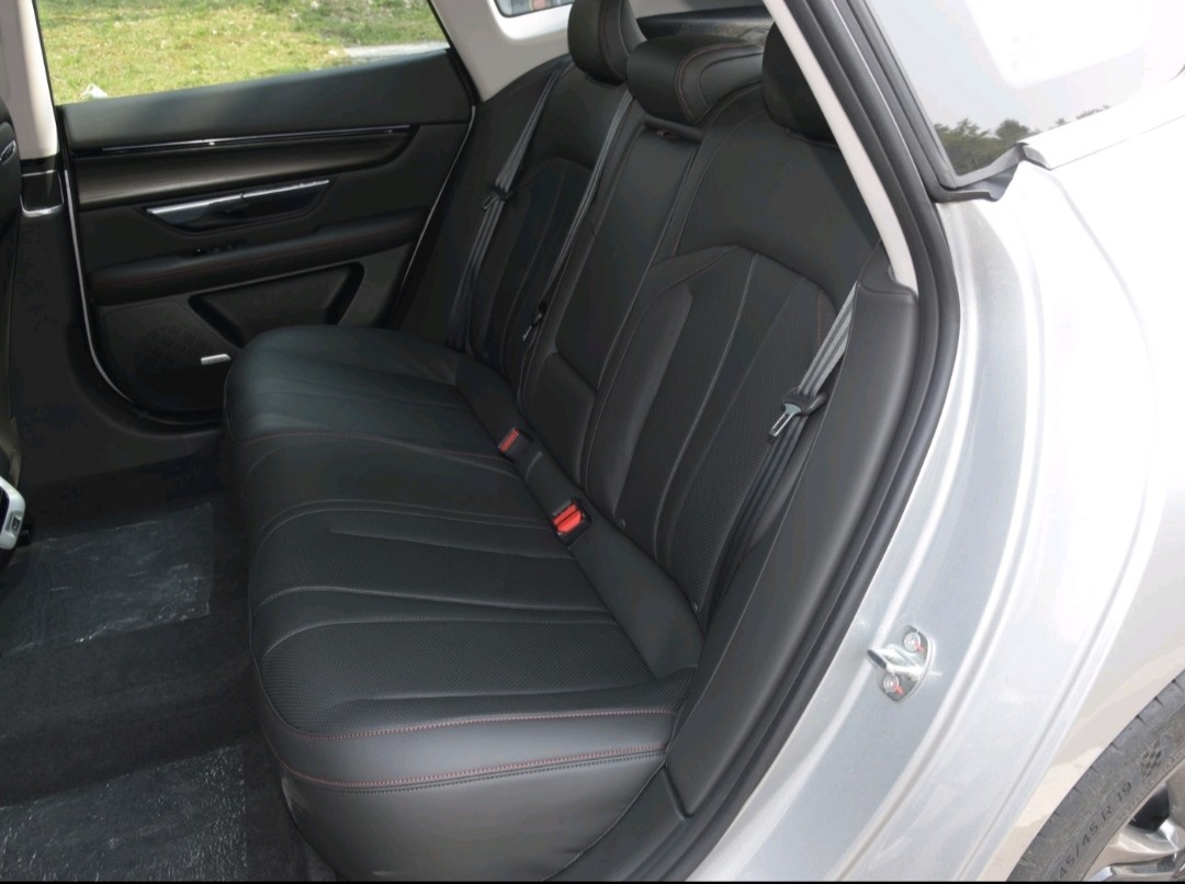 XPENG P7 EV NEDC Pure Charge 586KM 5 Door 5 Seater Sedan 196kw 360 Camera