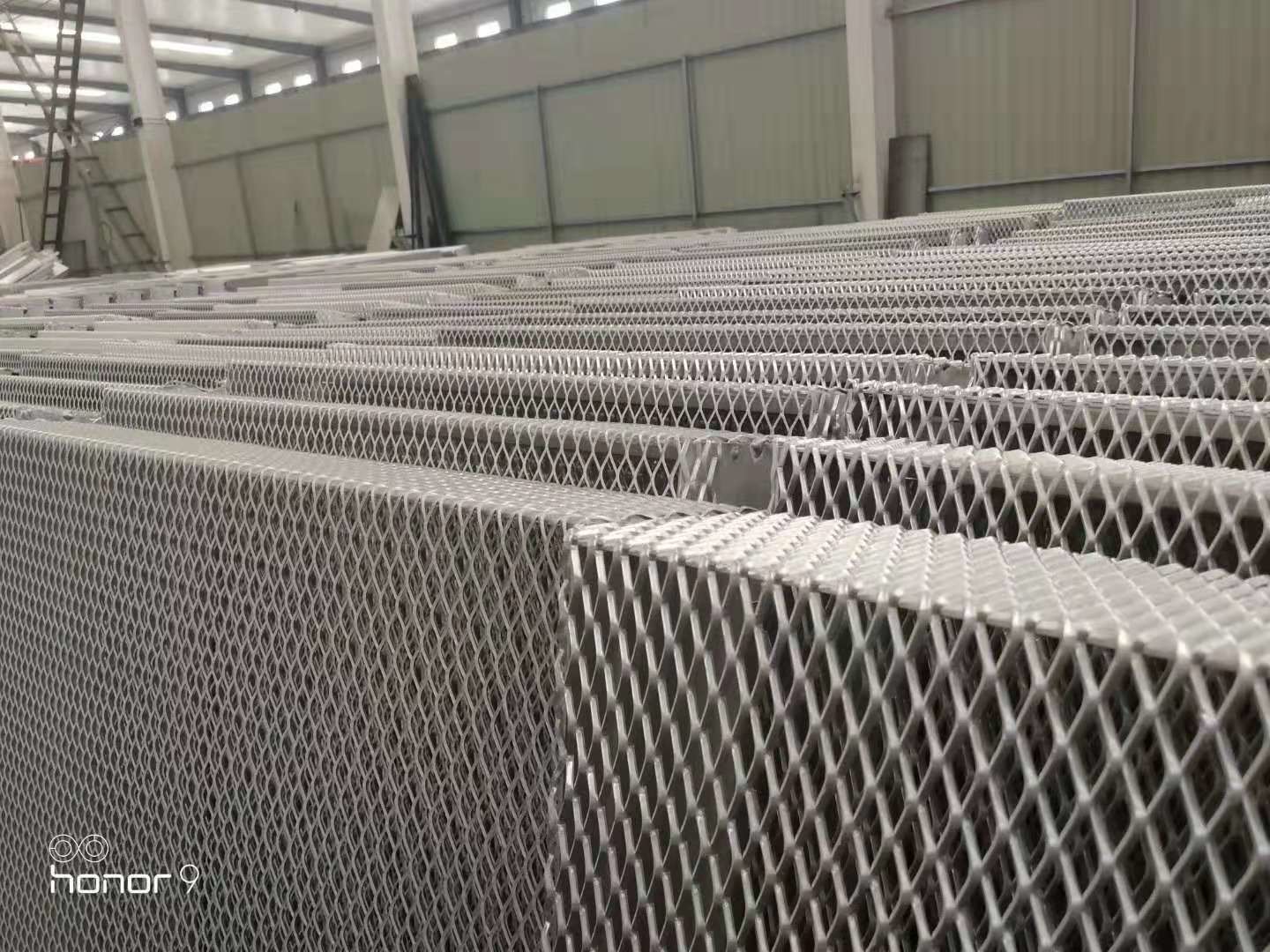 Anodized Expanding Wire Mesh Aluminium Sheet 3mm Thickness Slip Resistant