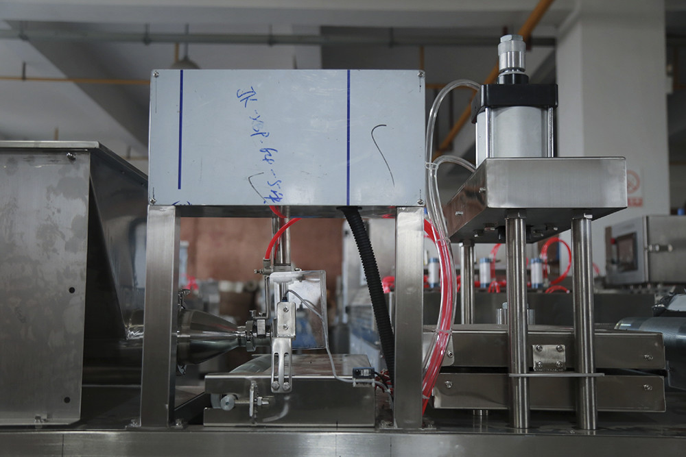 15cm 1000pcs/h Stainlesss Steel Food Encrusting Machine