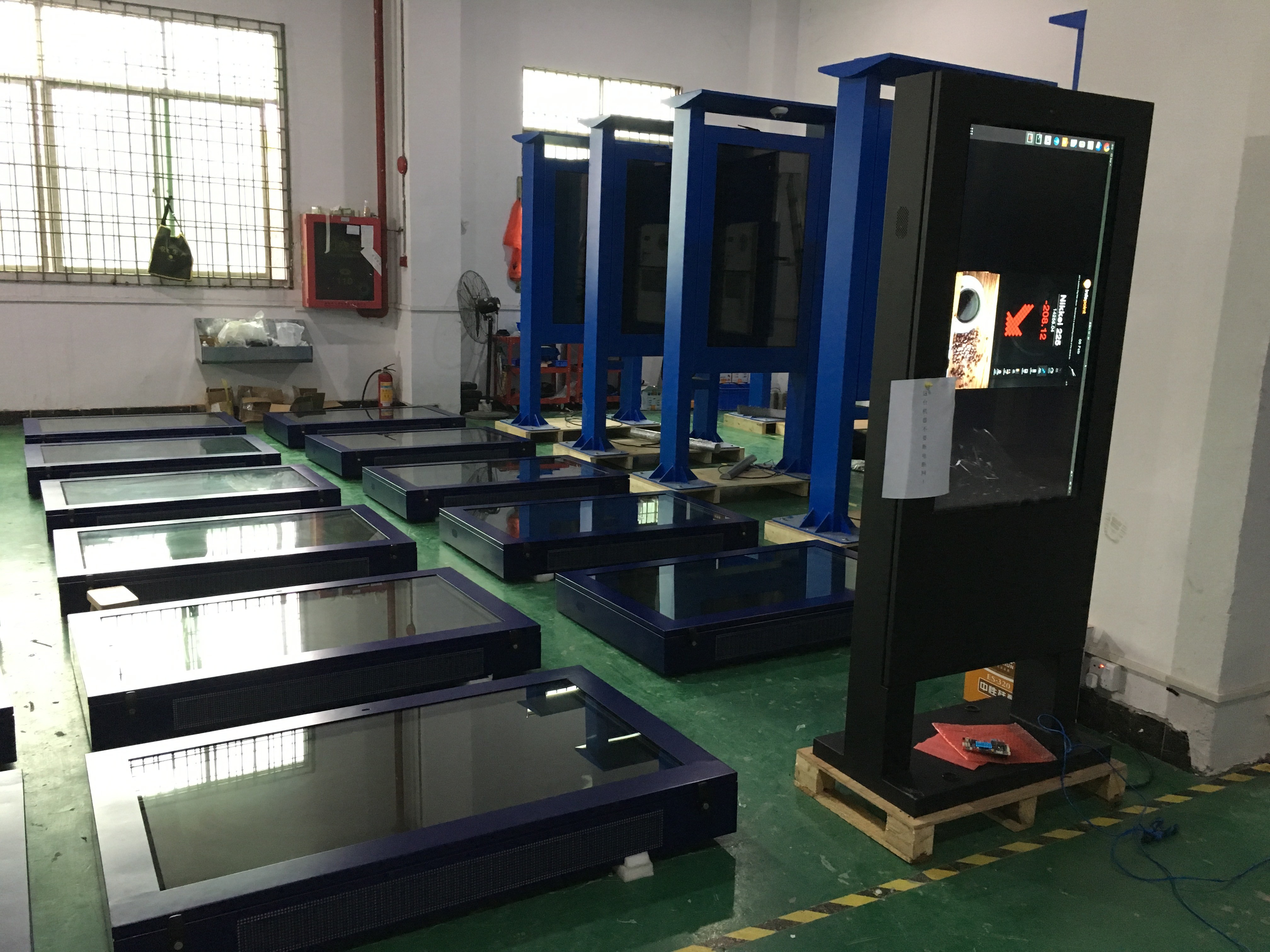 Double Side Outdoor LCD Advertising Player 32 55 86 Inch Capacitive Kiosk