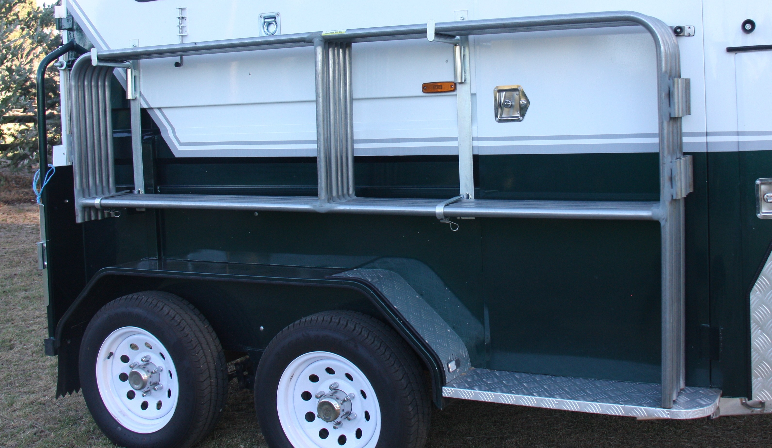 Mobile Rot Proof 1.35m Tall Livestock Handling Equipment For horse float