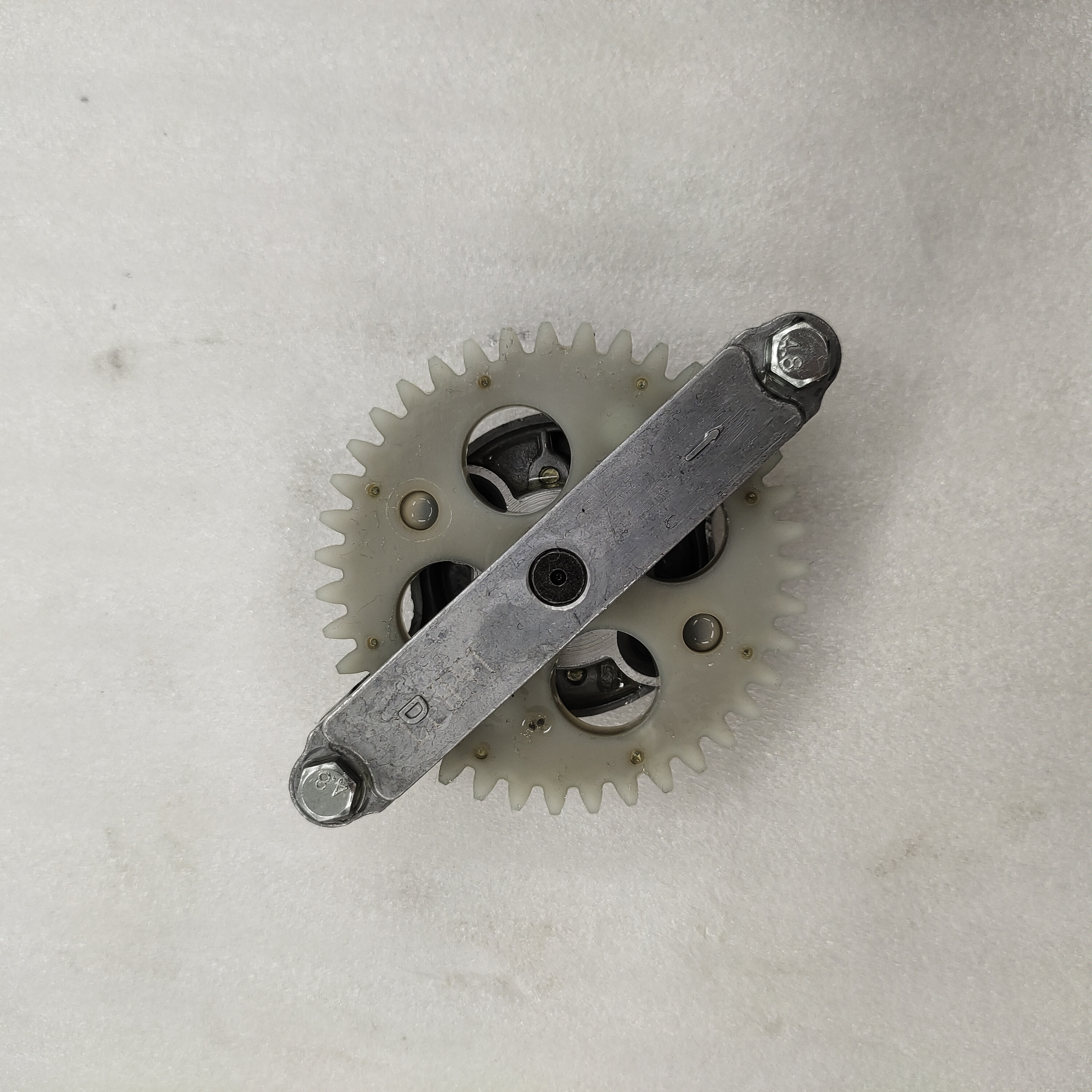 Motorcycle Engine Spare Parts Oil Pump for CG150 Gasoline Engine at Competitive