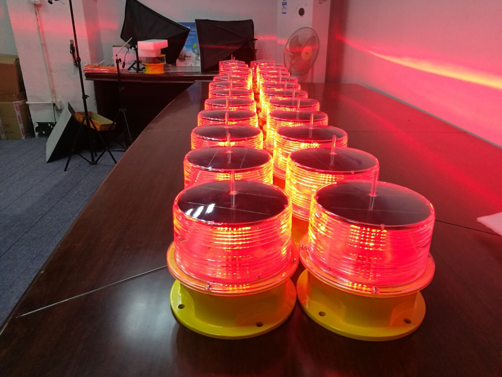 Steady Burning and Flashing Solar Obstruction Light for High Pole