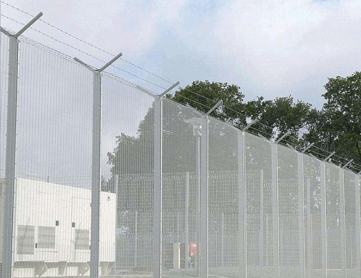 2.4m 358 Anti Climb Security Fencing Anti Cutting Mesh For Residential Garden