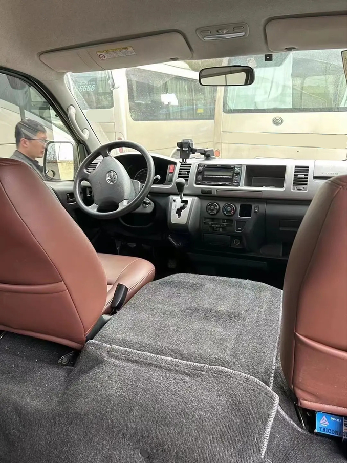 Hiace 13-Seat 4-Door Front-Wheel Drive Gasoline Engine Comfort And Accident-Free Second-Hand Minibus