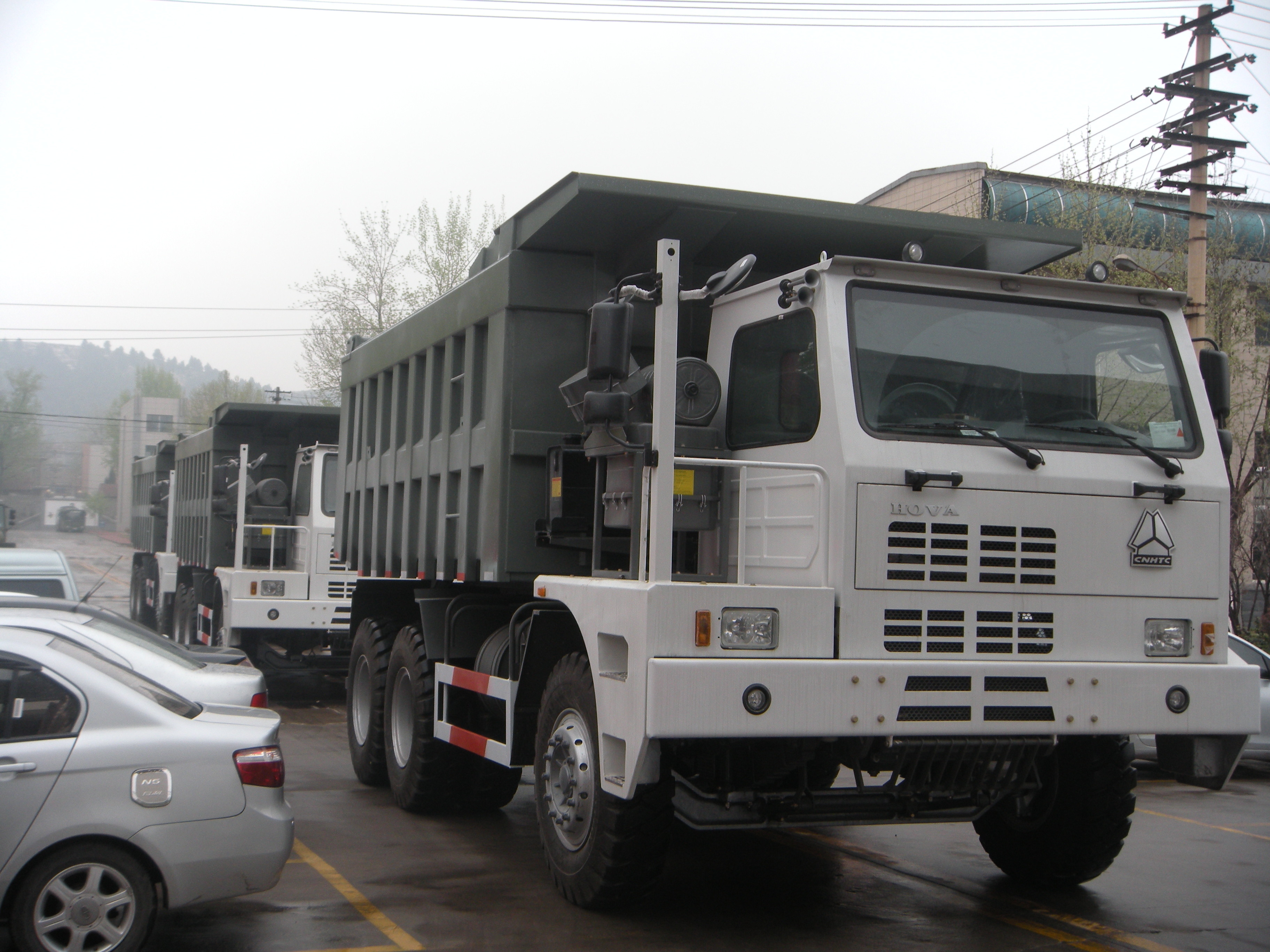 HOWO 70 Ton Strong Horsepower 6x4 Mining Heavy Duty Dump Truck for Transportation