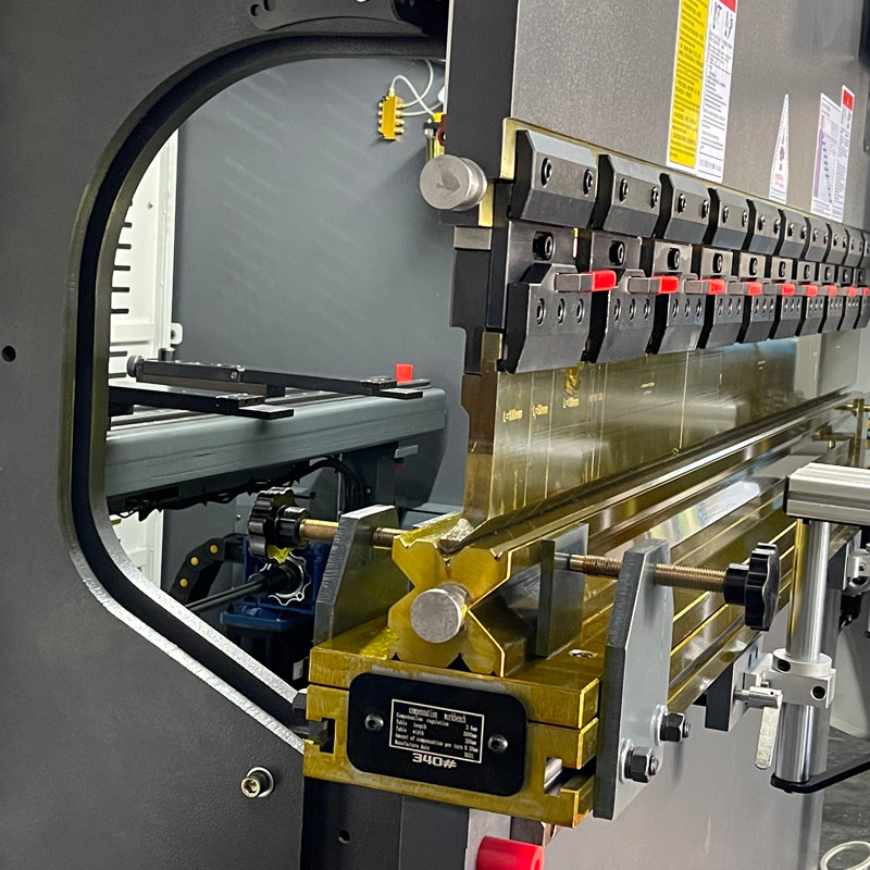 CNC Hydraulic Bending Machine With DELEM D66T Controller And Max. Bending Length 2000mm