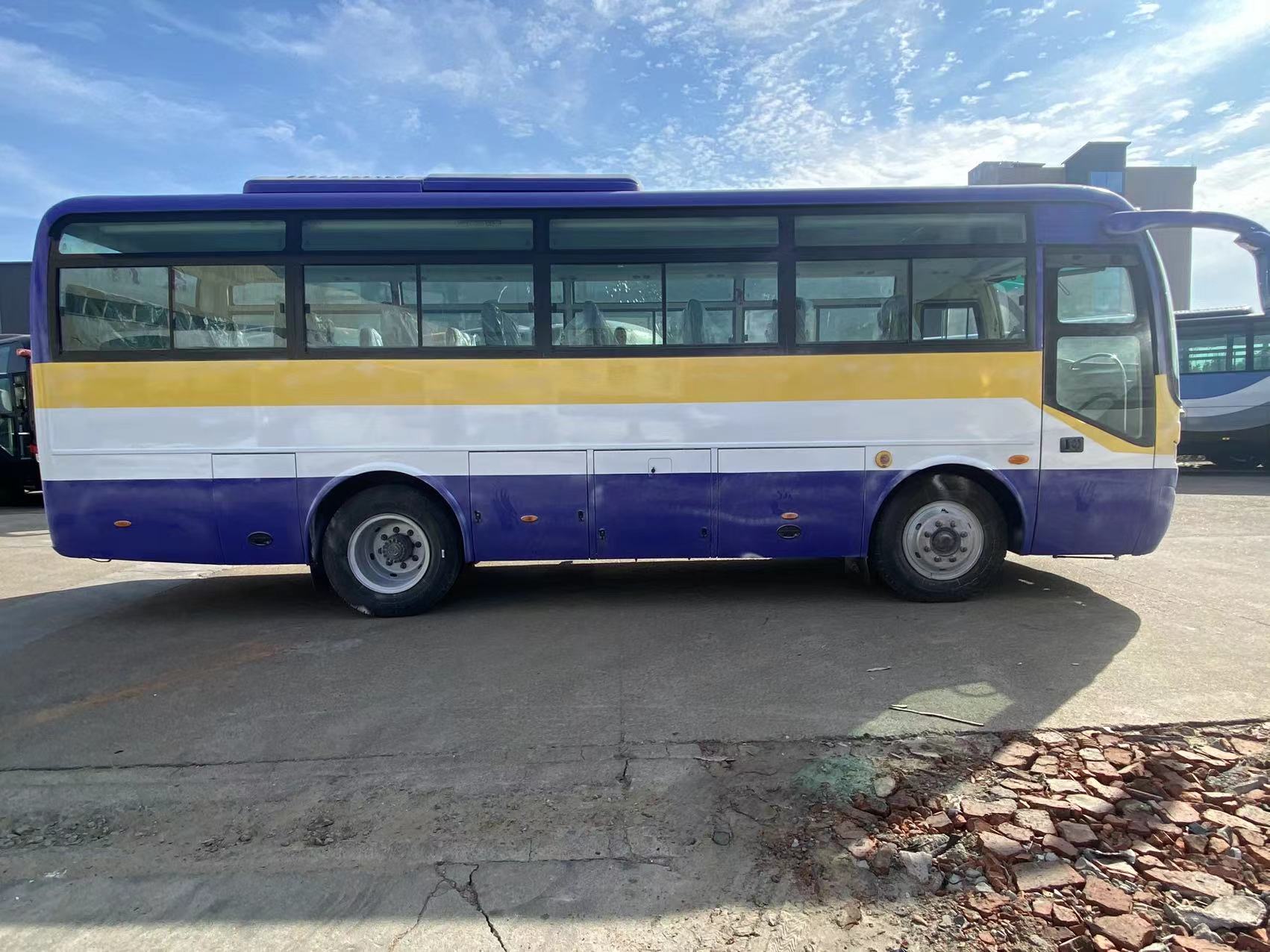 Left Hand Drive 45-46 Seater Used Coach Buses with 6-8L Engine Capacity