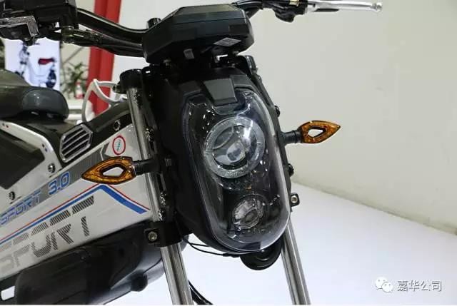 Off Road Style Battery Operated Moped Scooter 41km/H With Disc Brakes