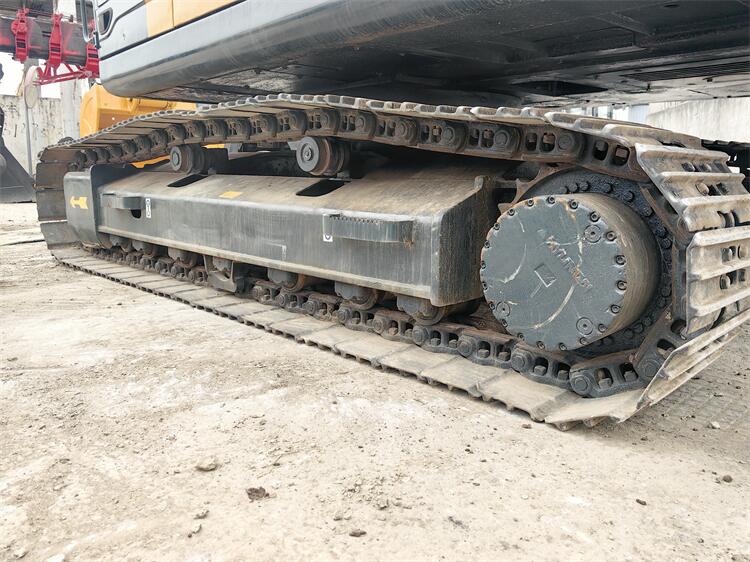 The ORIGINAL Used Hyundai Crawler Excavator R220 with 1.05m3 Bucket Capacity in Shanghai