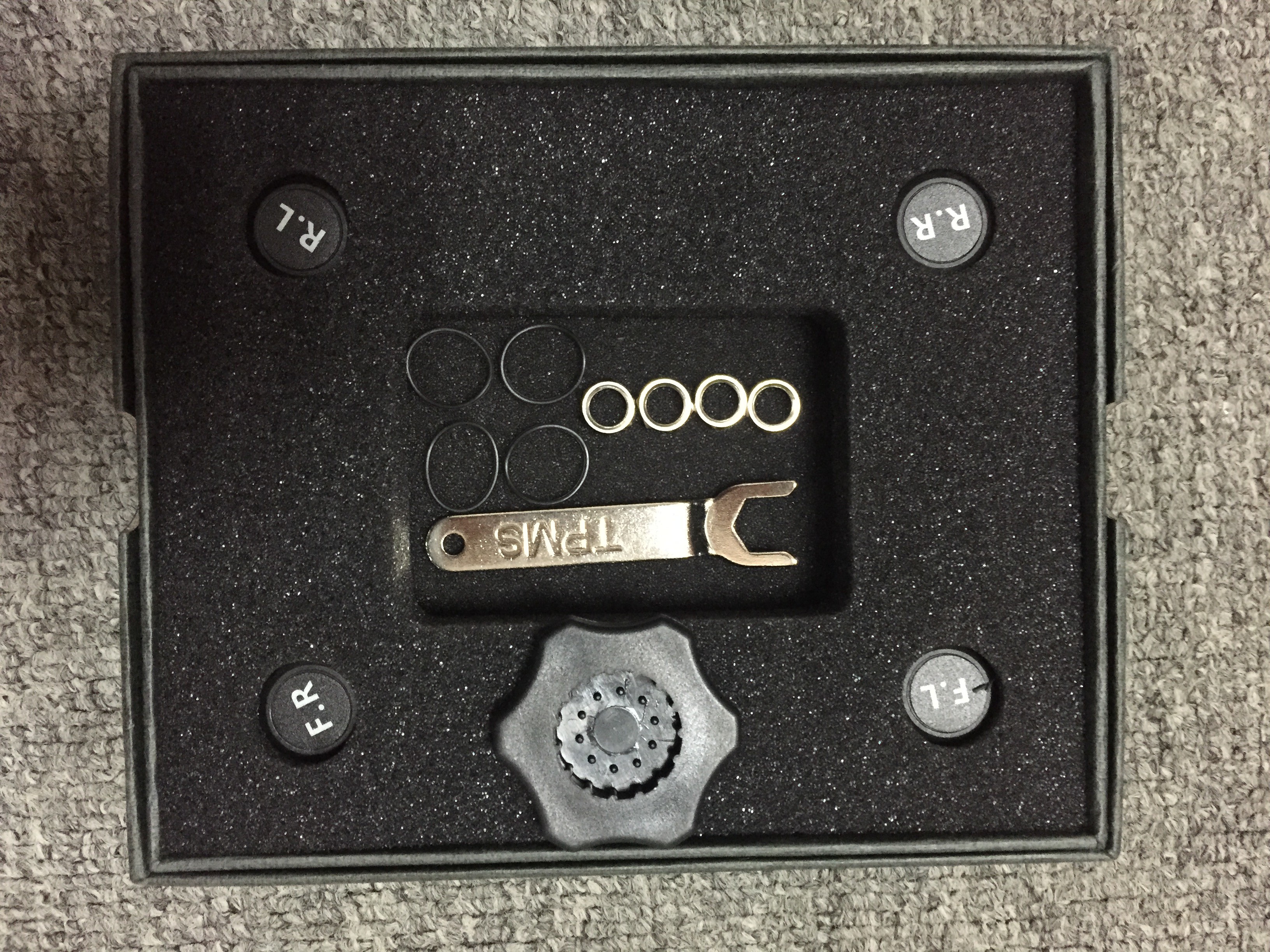 Real - Time 2.4G Bluetooth Tire Pressure Monitoring System For Android 4.3 Above Systems