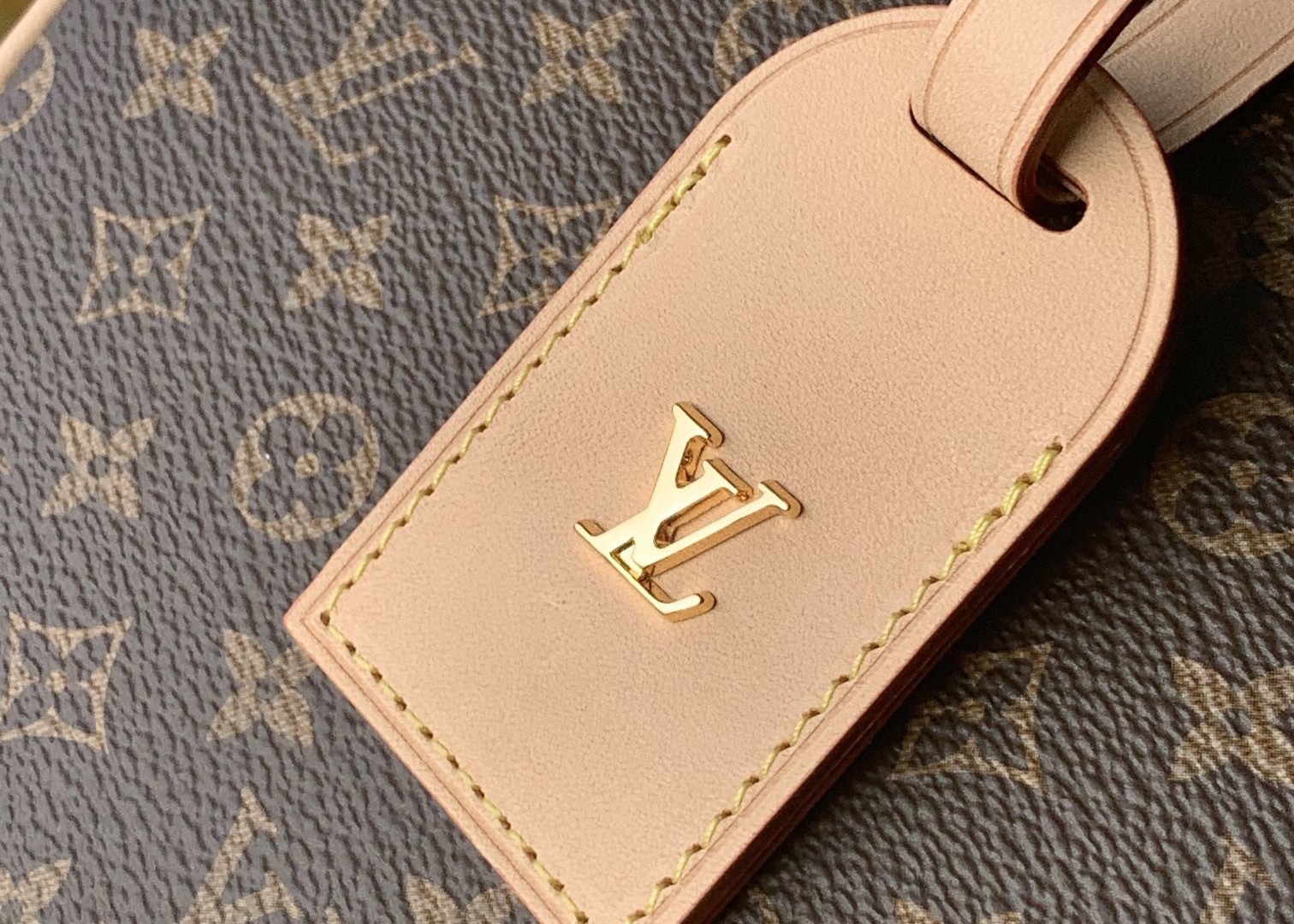 Ladies Leather 7.5cm Circular Push Lock Crossbody Bag With Mental Ornament