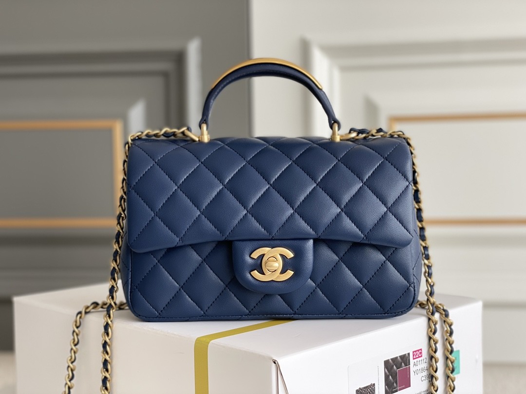 Small Chanel Branded Ladies Handbag Caviar Grained Calfskin & Gold Tone Metal