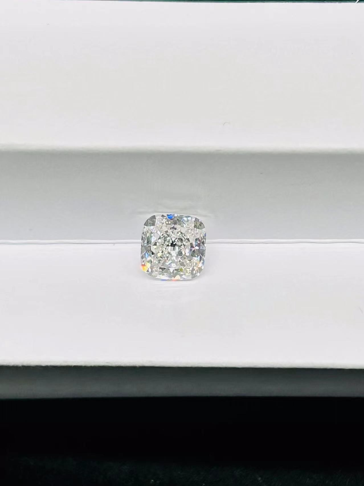 VVS-VS Colorless 1 Carat Cushion Cut Loose Diamond IGI Certified