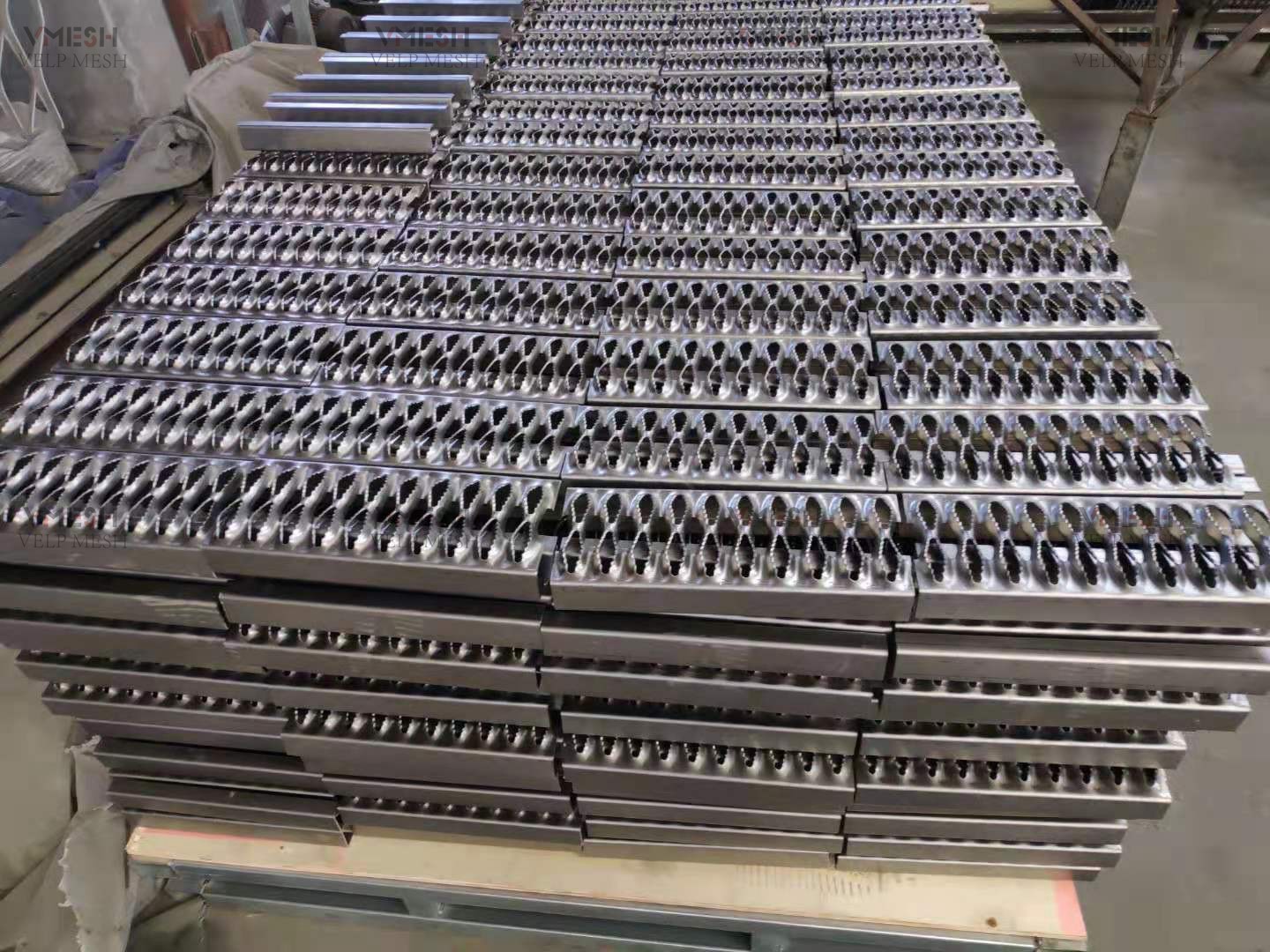 2-5m Diamond Walkway Channel Grip Span Safety Grating Anti Skid