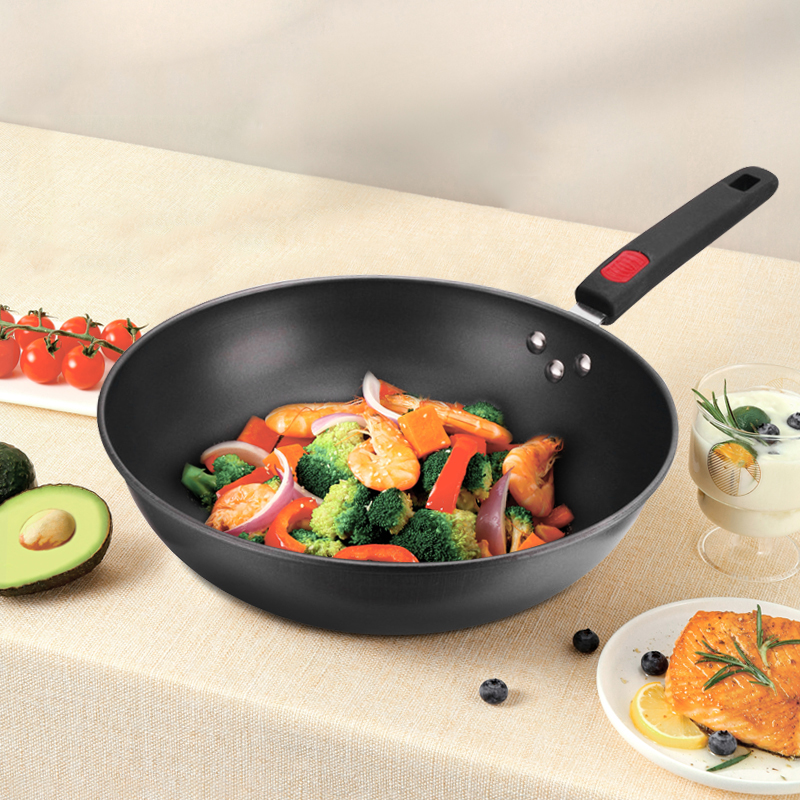 Wholesale TOP Seller Cookware 32/34 CM Fry Woks Cast Iron Cooking Pan Big Frying Pan For Kitchen