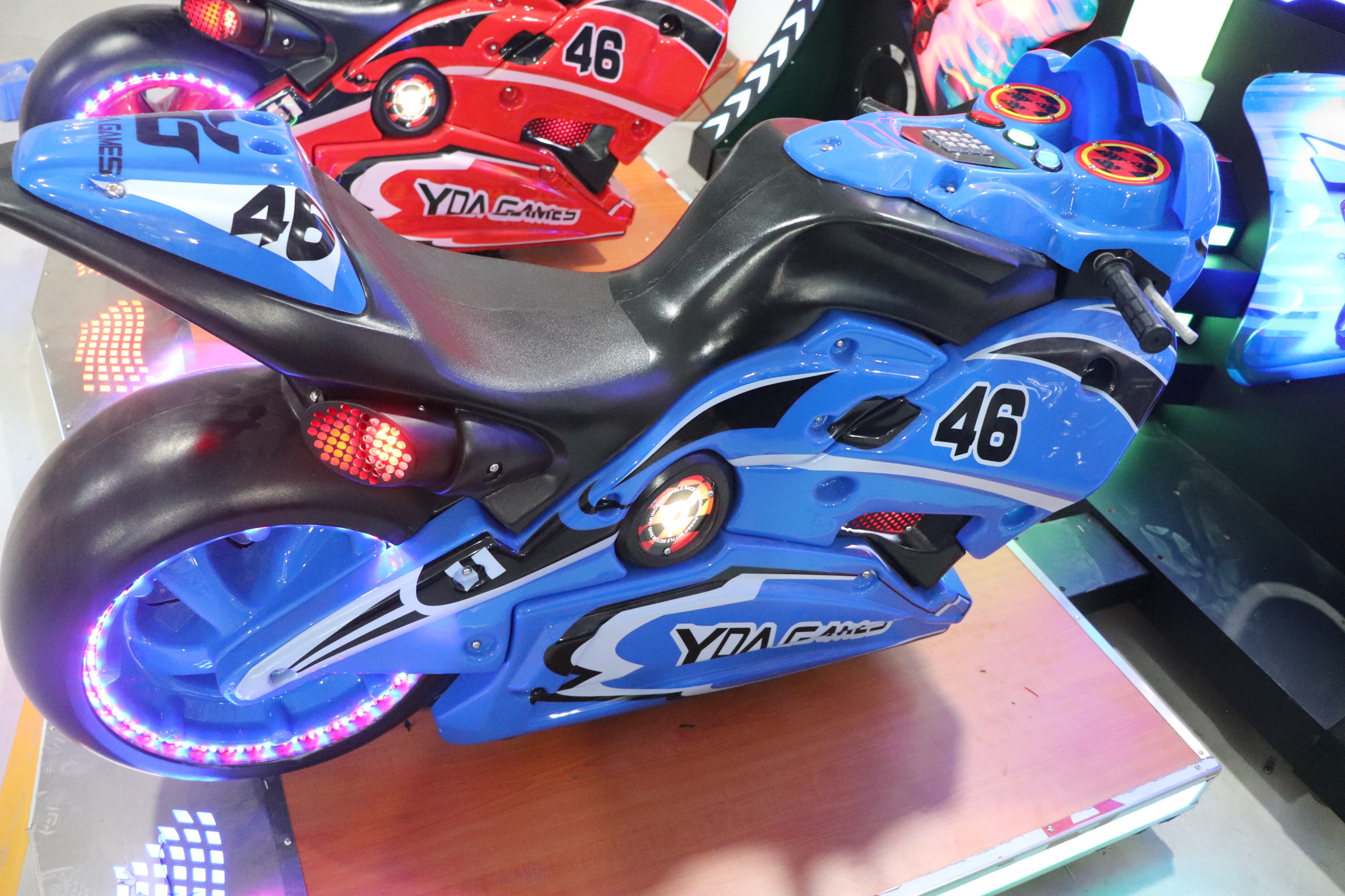 42 " LCD Super Motorbike Arcade Machine , Large Racing Game Simulator Machines