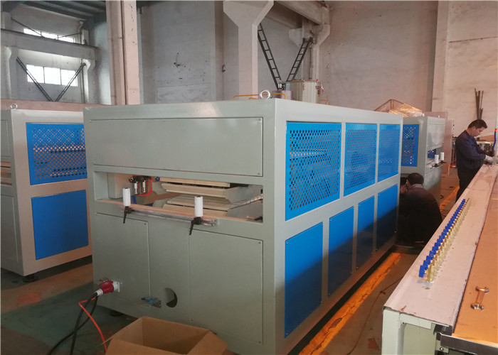 Rain Gutter PVC Sheet Extrusion Machine With Vacuum Calibration Table / Cutter