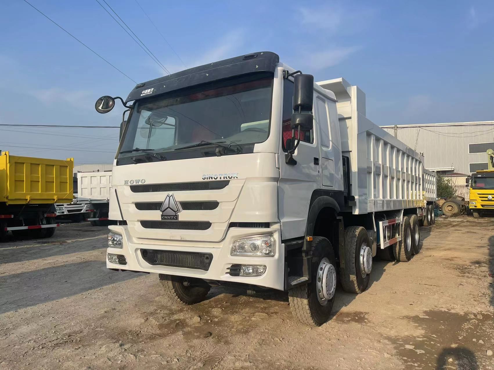 Powerful Diesel Engine Heavy Duty Tipper 8x4 for Heavy Load Transportation 18-23 Cubic Yards