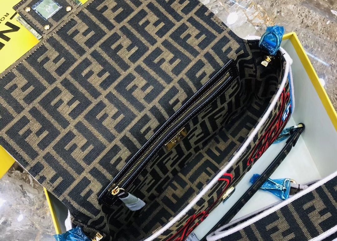 Baguette Bag Classic Single Strap Shoulder Bag embroider pattern Underarm Bag