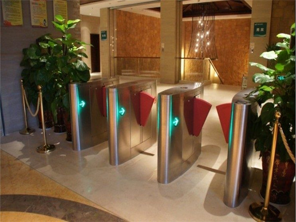 304 Stainless Steel Retractable Flap Gate Barrier 1.5mm Thickness AC 220V/110V