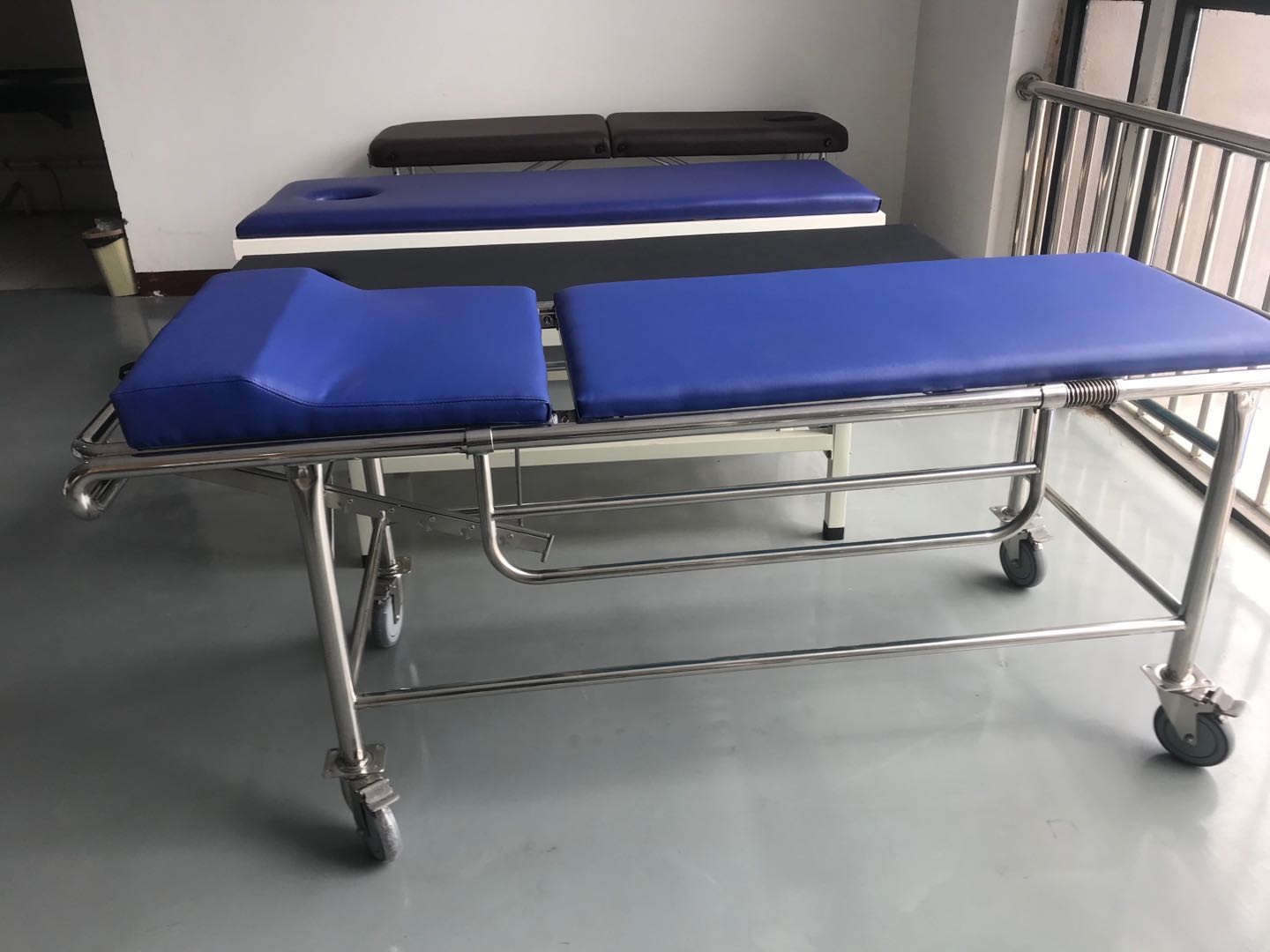 Hospital Non Magnetic Stretcher Patients Transport In Mri Rooms