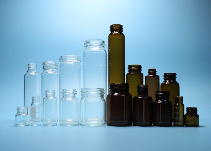 Clear and Amber Pharmaceutical or Cosmetic Threaded Top Glass Bottle Vial