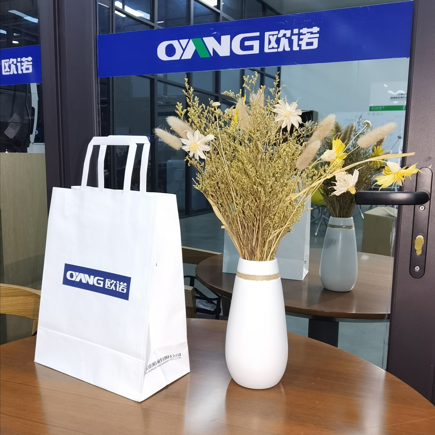 B330 Model Semi Auto 200pcs/Min 330mm Bag Width Suqare Bottom Paper Bag Machine SOS Bag