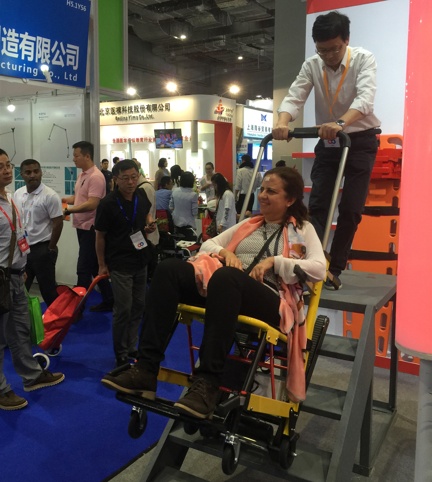 OEM Staircase Stretcher Customization Convertible Wheelchair To Stretcher