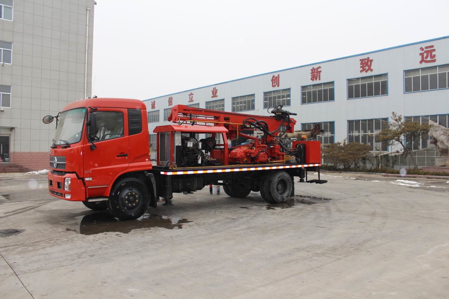 300m Depth Truck Mounted Water Well Drilling Rig 6×4 Chassis 85km/h