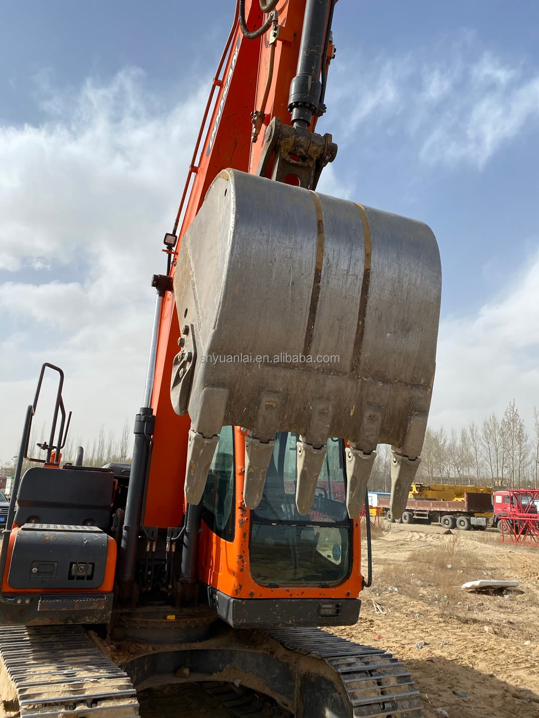 Doosan DH150 Excavator in Dubai 15000 KG Machine Weight Original Hydraulic Cylinder