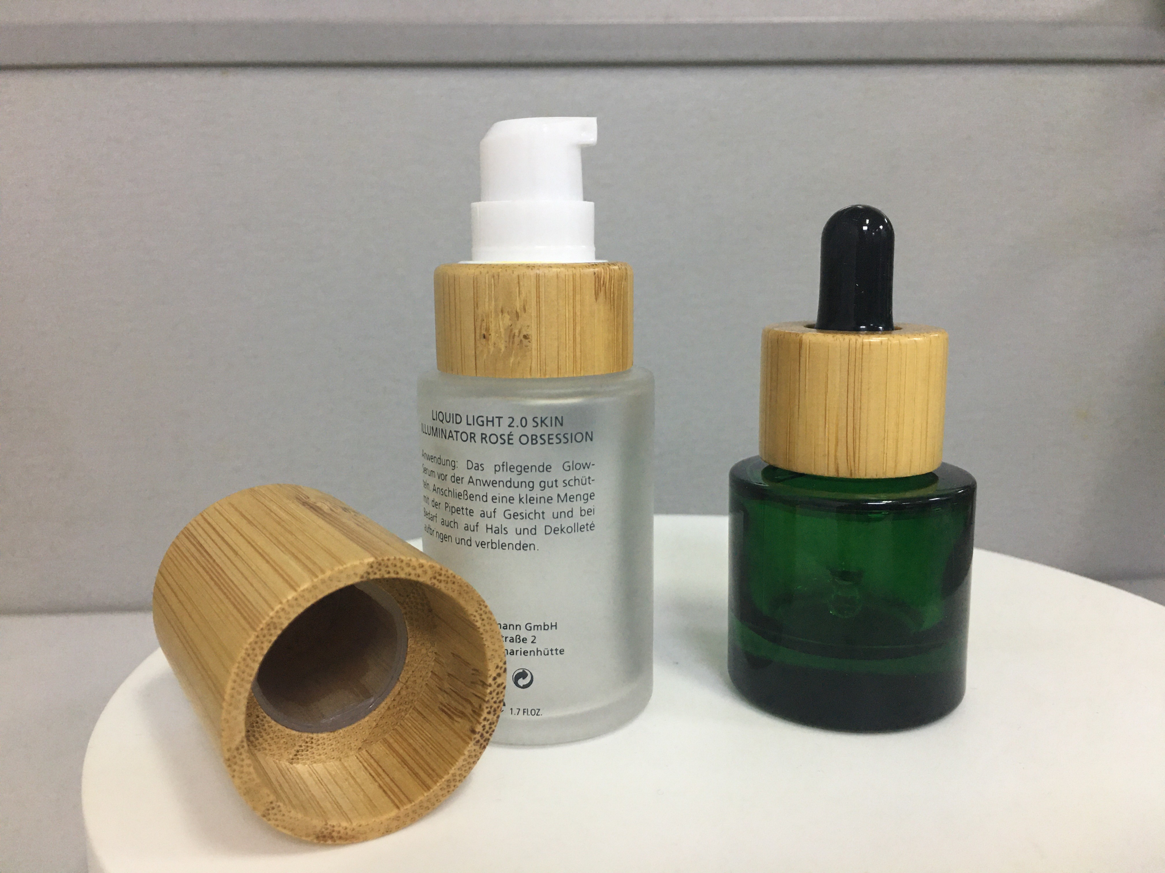 SGS MSDS Bamboo Cosmetic Packaging Cylinder Glass Lotion Pump Bottle