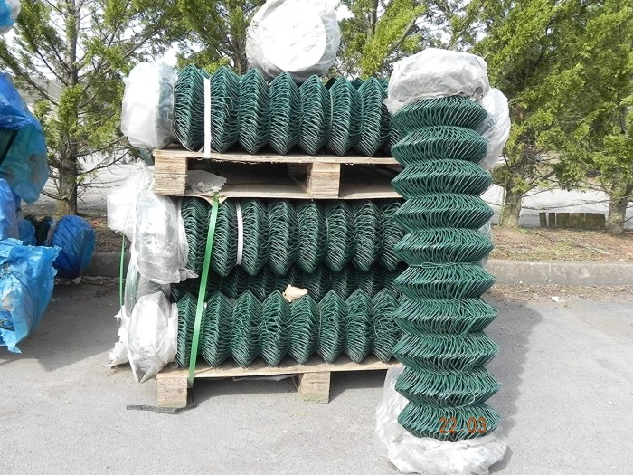 Corrosion Resistant 2.4 M High Fence Panels , CE SS Cyclone Wire Mesh Fence