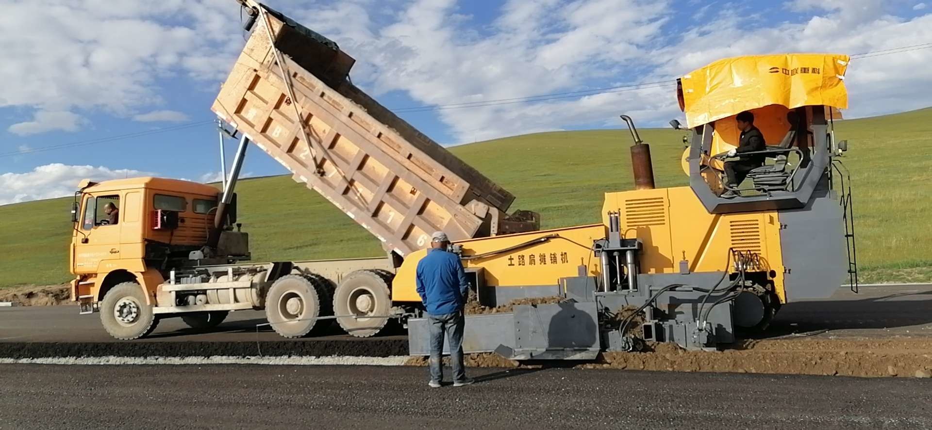 Customized Design Slipform Paver Machine For Soil Shoulder Construction