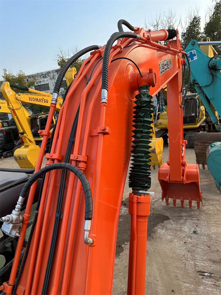 Used Hitachi Zx200 Excavator Japan Original Working Hours 810 Hydraulic Valve Original