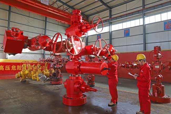 API 6A AA-HH Wellhead Christmas Tree Oil And Gas Custom Color
