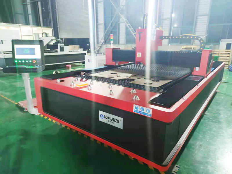 1.5KW 1530 CNC Fiber Laser Cutting Machine 5kHz High Accuracy