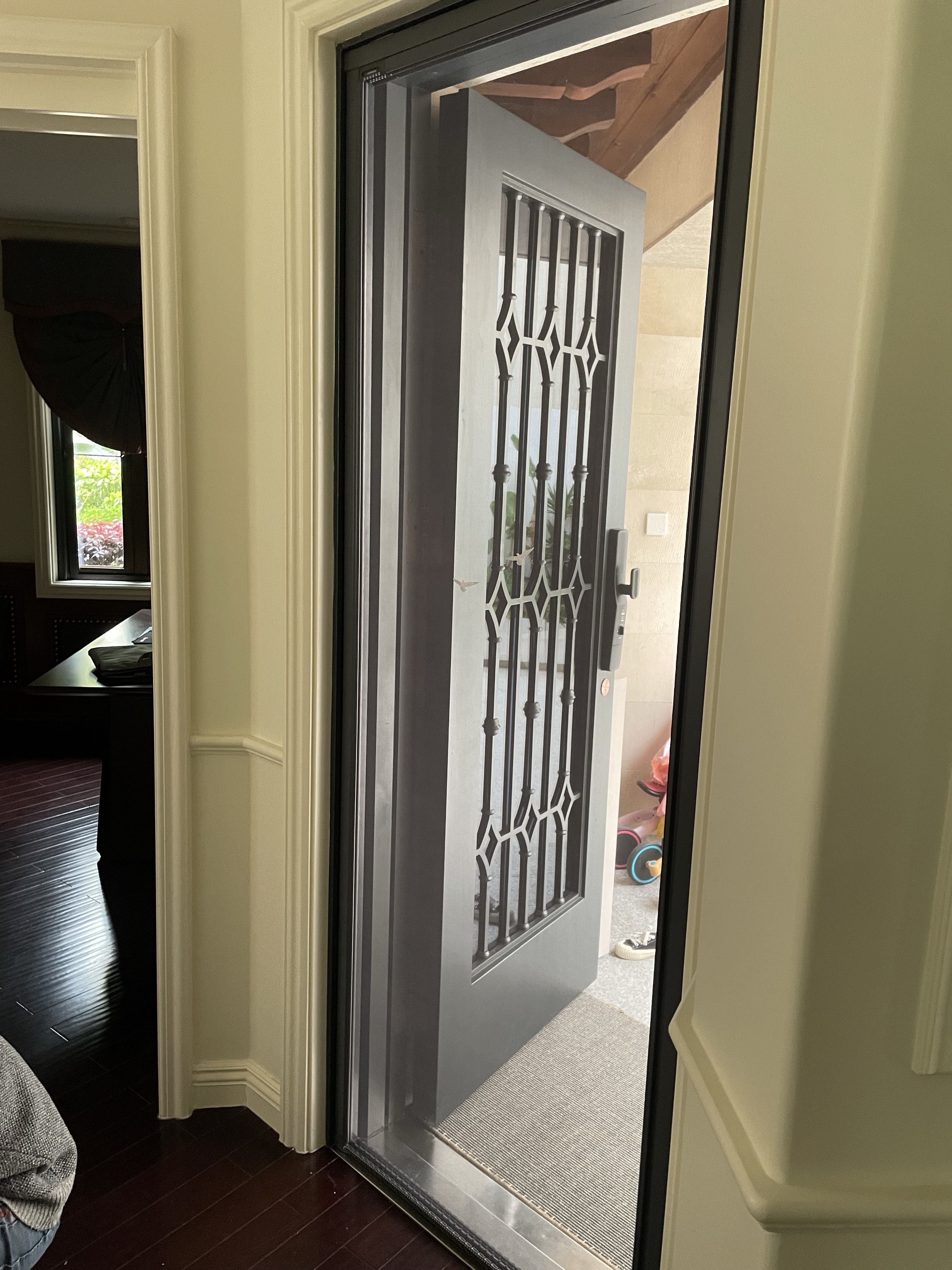 Trackless Retractable Aluminium Mosquito Sliding Mesh Door
