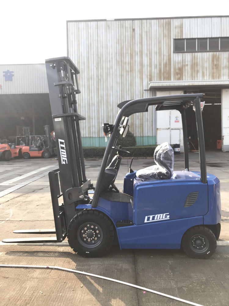 6.5m Lifting Height Electric Reach Forklift , Triplex Mast Electric Mini Forklift