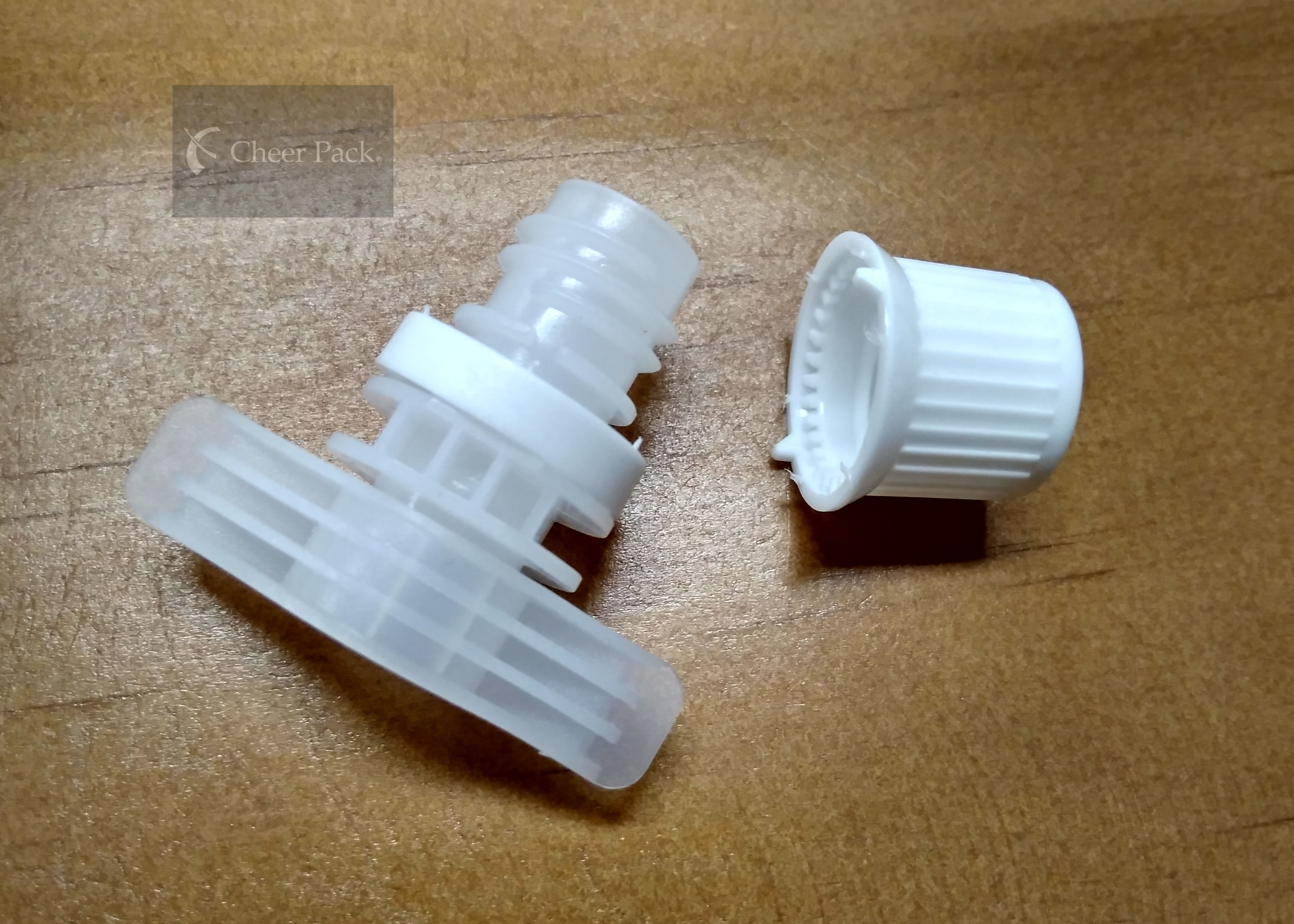 Dual Card Inner Dia 9.6mm Plastic Spout Caps White Color For Shampoo Pouch