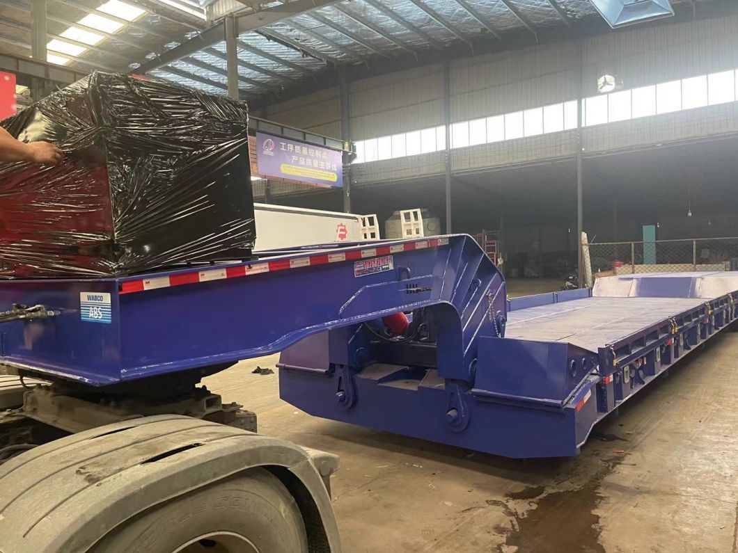 High-Capacity Gooseneck Lowbed Trailer for Construction and Mining