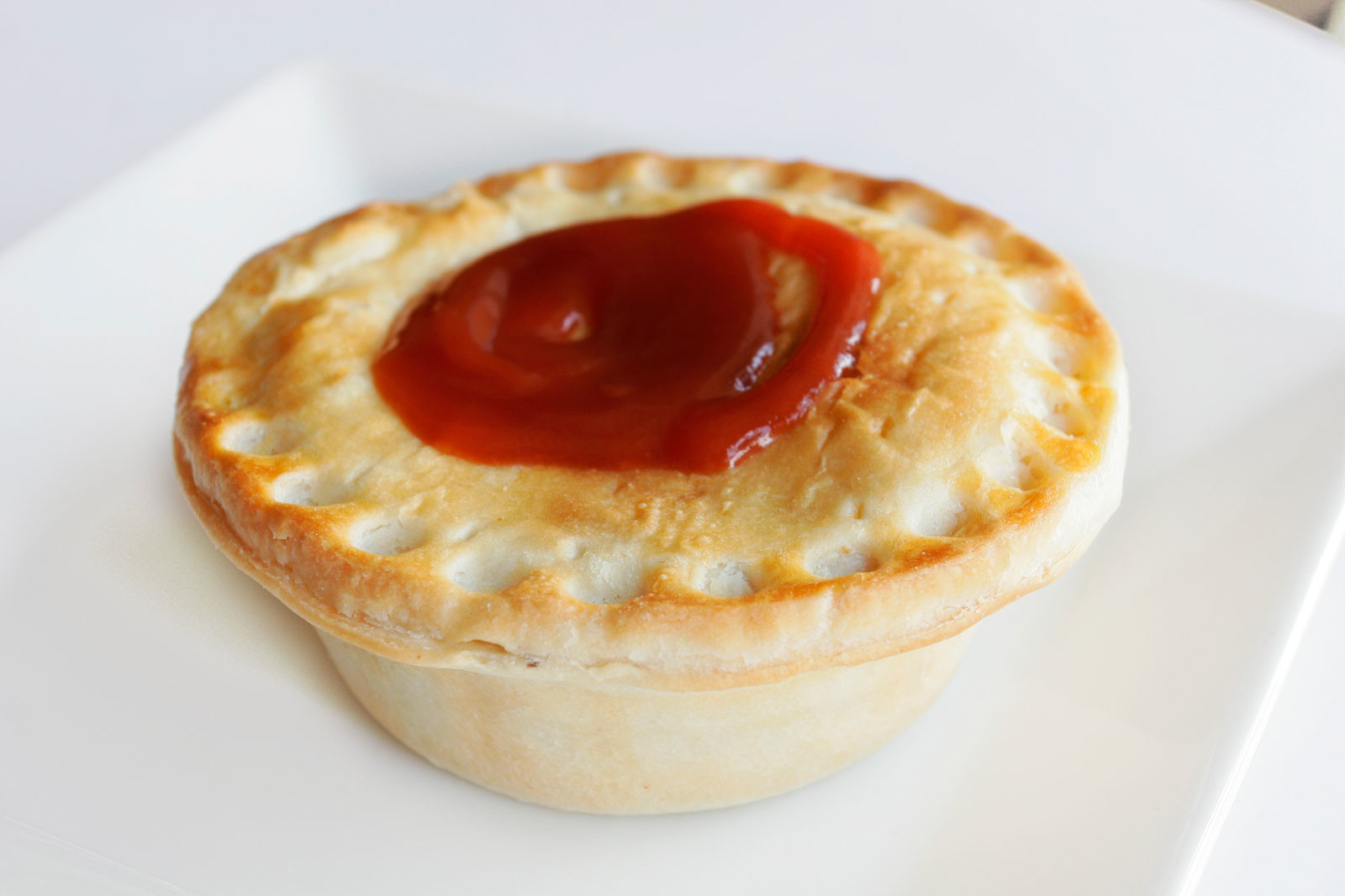 2 Holes Deep Fill Electric Mini Pie Maker With Cool Touch Handles