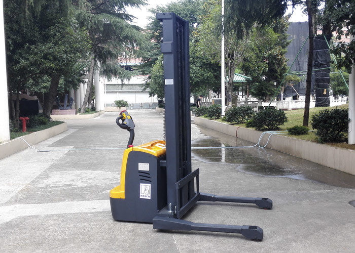 Straddle Legs Electric Lift Pallet Stacker Safe Design Adjustable Forks