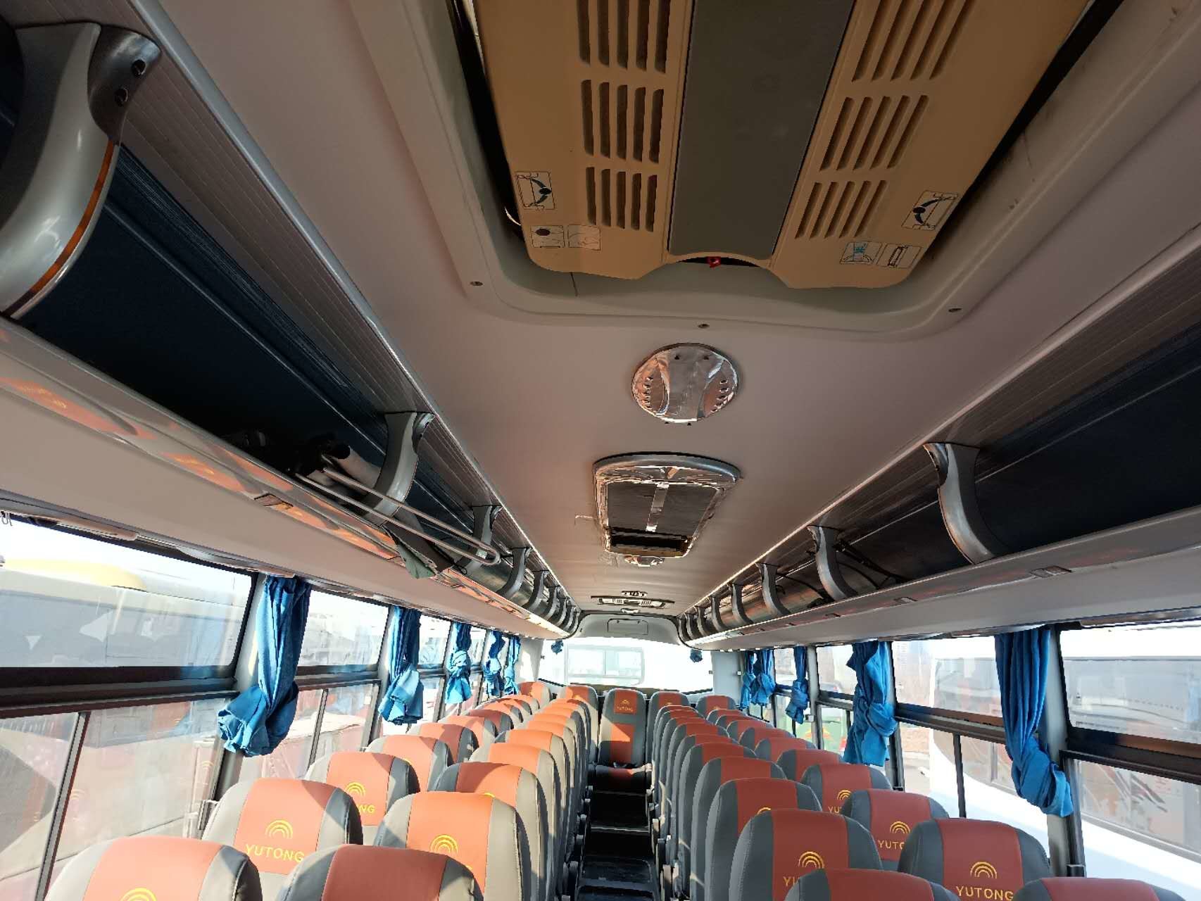 Airport Shuttle Buses 55 Seats Used Yutong ZK6127 Used Coach Bus 2016 Year Airport Coaches