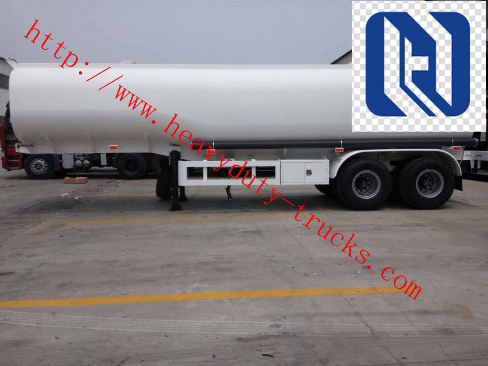 Sinotruk 40M3 3 Axles 2 Apartments Large Capacity Diesel Trailer Semi Truck / Fuel Tanker Truck